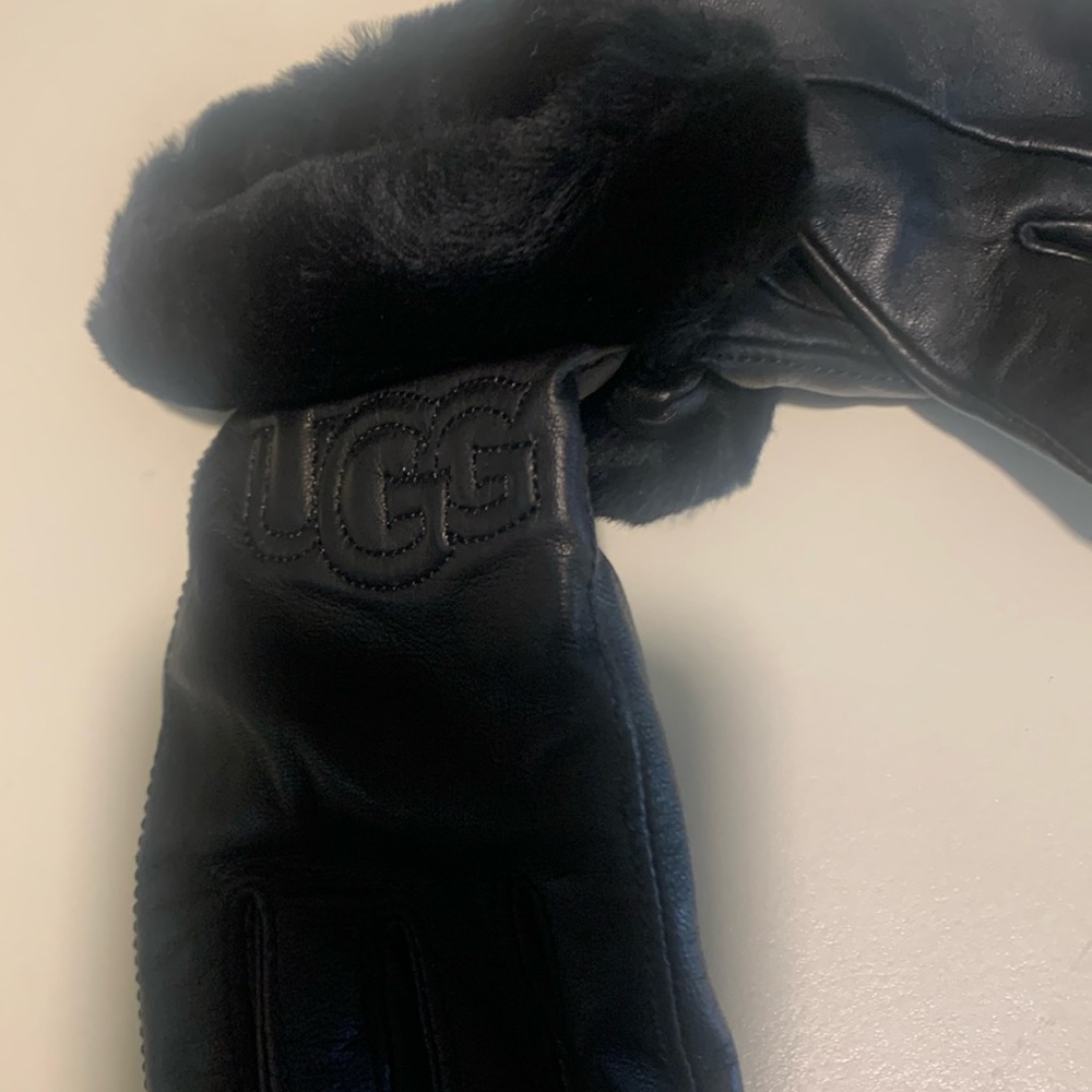 Uggs women black gloves sz small new with tags